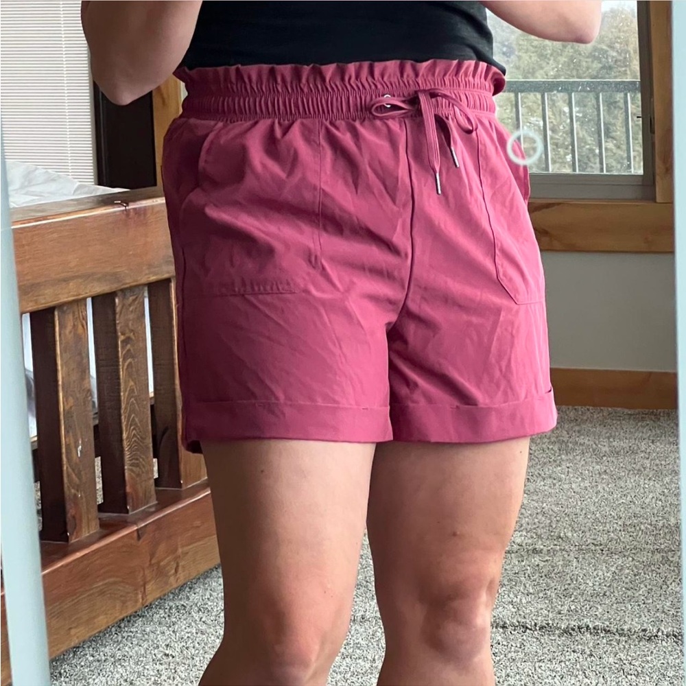 Brand new without tags Burgundy high-waisted shorts with pockets